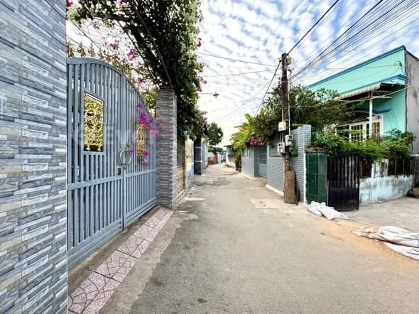 Bán lô đất biệt thự gần cầu Hoá An TP Biên Hoà
- Dt : 225m (8x25 nở hậu 10m) sổ riêng có 100m thổ cư - 3,55 tỷ - 225m²