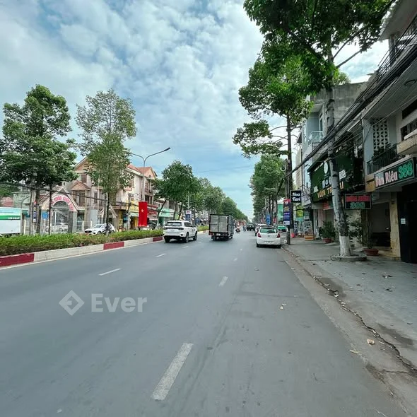 NHÀ GÓC 2 MẶT TIỀN KINH DOANH ĐƯỜNG NGUYỄN ÁI QUỐC, GẦN CHỢ TÂN PHONG.
Giá chỉ: 5tỷ 600tr (có bớt)