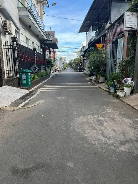 Chủ gửi bán căn nhàđường Quảng Tiến 20- Trảng Bom- Đồng NaiDt: 5x20m ( sổ riêng , thổ cư 100%)