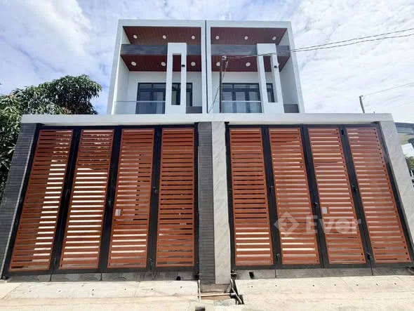 Bán nhà 1 trệt 1 lầu 85m2 hoàn công đường ô tô (P. Tân Phong) Vị trí: Đối diện nhà hàng Gold Place