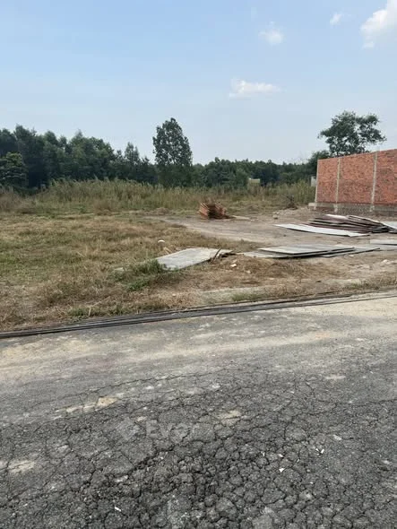 Cần ra lô đất ấp thanh bình lộc an long thành Dt 4,2x24 sổ riêng ful thổ cư - mt đường nhựa 6m thông