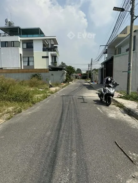 Ra lô đất ấp 3 xã An Phước 1/ đường liên xã gần Bùi Thị XuânDiện tích : 8x18 sổ riêng thổ cư 100%