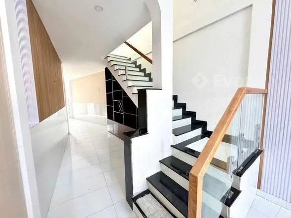 Nhà mặt tiền giá rẻ như trong hẽm là có thật nha a chị