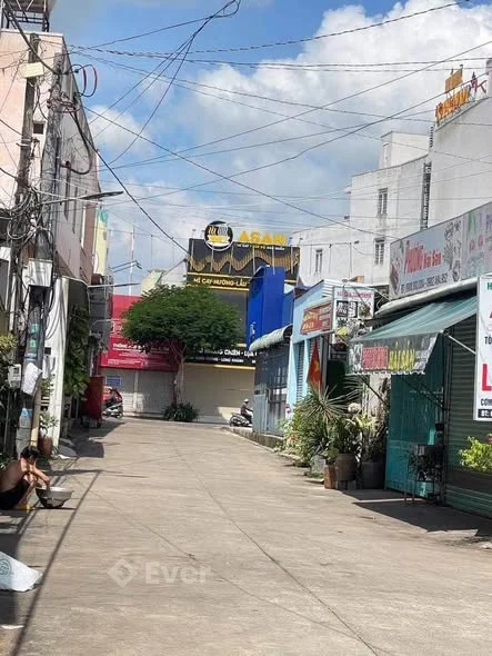 Cần Bán nhà còn mới 95% phường Xuân Hoà Long Khánh. Cách đường Hùng vương 50m - 3,5 tỷ - 78m²