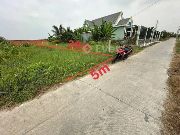 Chủ ngộp giảm 100tr cần bán gấp Giá chốt: 800 triệu KTL DT: 5 x 36m = 180m² ( ONT )