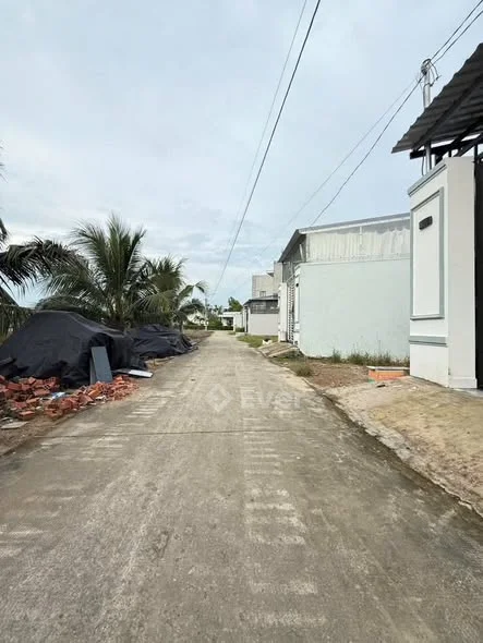 1 Nền đẹp Nở Hậu 8m cho Khách Xây Nhà Vườn - Xã Mỹ Lộc - Khu Vực Cần Giuộc- Sổ Hiển Thị Đường