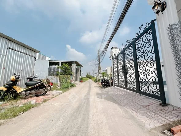 Nhà Tân Cổ Điển - Có Hoàn Công- Mặt Tiền Đường Phạm Thị Cầm Rộng 3m Bê Tông - 1,96 tỷ - 112m²