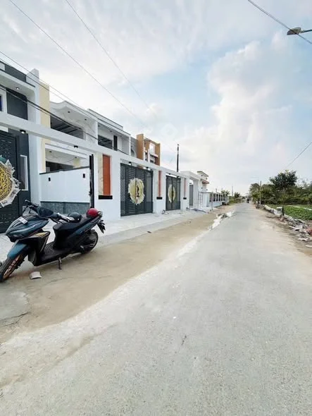 3 Căn Nhà 1 Lầu 3 Phòng Ngủ 
- Đường nhựa Lộc Trung  5m Nhựa 
- Nhà mới hoàn thiện, điện nước có sẵn - 2,8 tỷ - 114m²