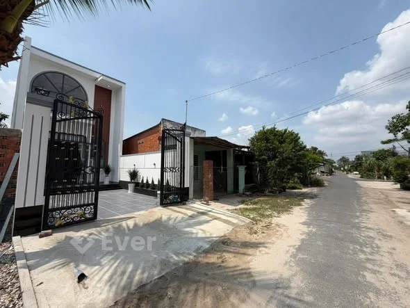 Nhà Gác Lửng Mặt Tiền Đường Nhựa 3 Phòng Ngủ Địa chỉ: Khu phố Giang Tân, phường Hòa Thành Tây Ninh