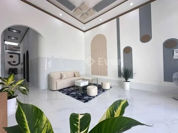 Bán nhà mới hoàn thiện 62 Nguyễn Chí Thanh , P. Hoà Thành , Tây NinhNhà 3 phòng ngủ.sân đậu ô tô