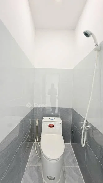 — DT 4x7m — Thiết kế Trệt lầu với 2pn 2wc— Vị trí: 1/ đường Giồng Lớn - giáp Hóc Môn