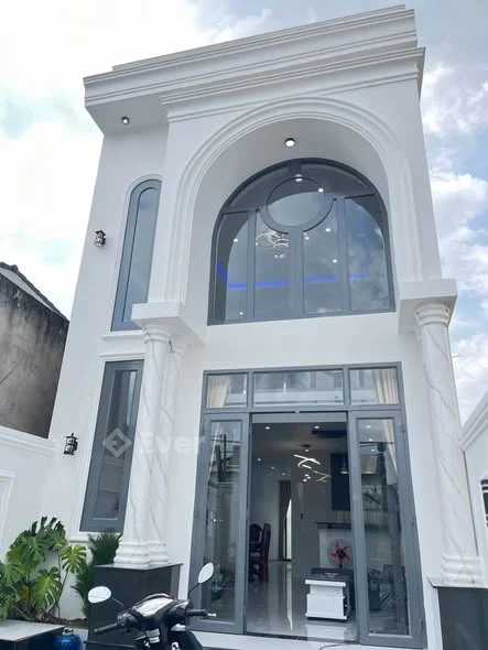 Nhà gác lửng mới hoàn thiện hướng đông 1p khách 3p ngů 3 phòng điều có vê sinh riêng . 5m dài 23m