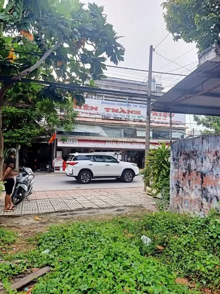 Bán đất Mặt Tiền đường Hùng Vương Nền đất cao ráo, đối diện tiệm tủ Hiền Thành Triệu