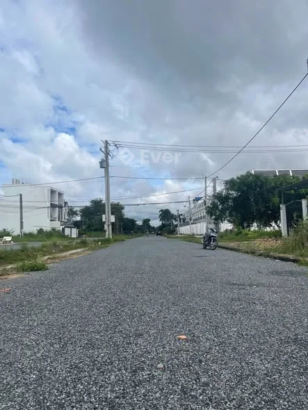 2 NỀN LIỀN KỀ ĐƯỜNG NHỰA_VĨA HÈ RỘNG 28m PHƯỜNG THANH ĐỨC 1tỷ3/nền( buông thuế )