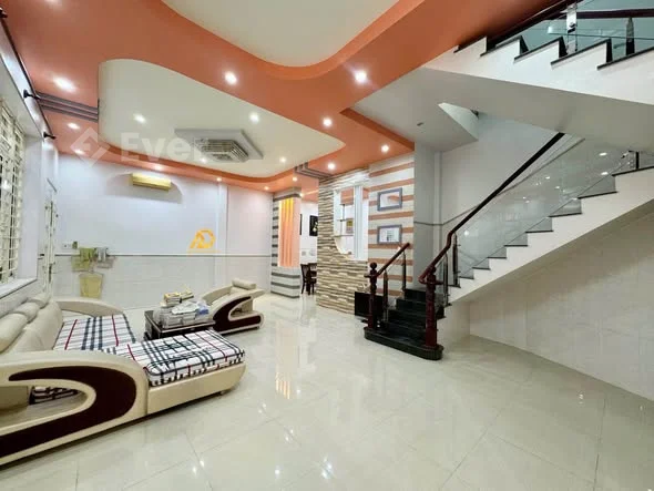 NHÀ PHƯỜNG LONG CHÂU – TRUNG TÂM TP VĨNH LONG(Phường 1 cũ) Cách đường Lưu Văn Liệt chỉ 20m