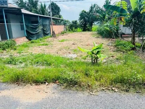 HOT GIẢM 90TR BÁN NHANHChủ gởi bán nền đẹp giá rẻ Thạnh Quới, Long Hồ, Vĩnh LongDT 8mx22 TC 176m