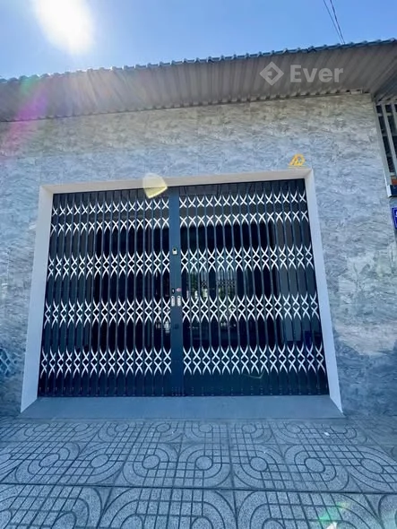 NHÀ MỚI XÂY – PHƯỜNG 8 NAY PHƯỜNG TÂN HẠNH Kế bên khu vượt lũ p8, sân bóng Ngôi Sao, trường Nguyễn