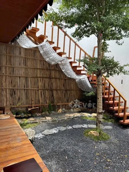 Mặt tiền chợ chùa gần Quán CF TaKa đầu đường vào.Dt: 85m2 có 50m2 ngang 7m dài 12m