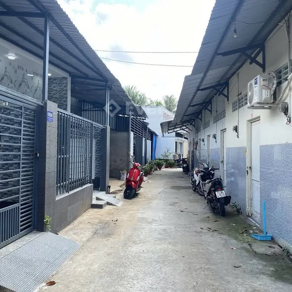 BÁN NHÀ TẠI PHƯỜNG PHÚ TÂN! CÁCH QL60 100M ĐƯỜNG XE ÔTÔ ( HỮU ĐỊNH - BẾN TRE CŨ )Diện tích 82m²