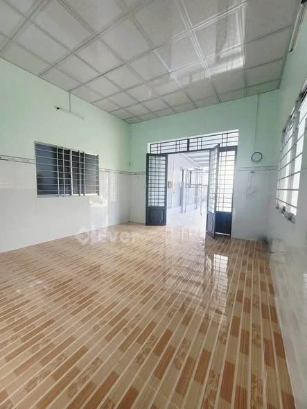 NHÀ MẶT TIỀN HẺM UBND SƠN ĐÔNG, BẾN TREVị trí: Mặt tiền hẻm UBND Sơn Đông, khu vực trung tâm