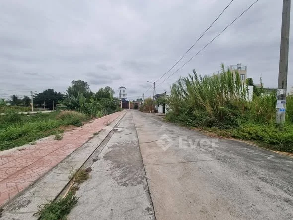 Đất nền phường Trà Vinh DT : 5 x 22,63m tổng 113,1m2 thổ cư, đã trừ vĩa hè, giấy thể hiện đường