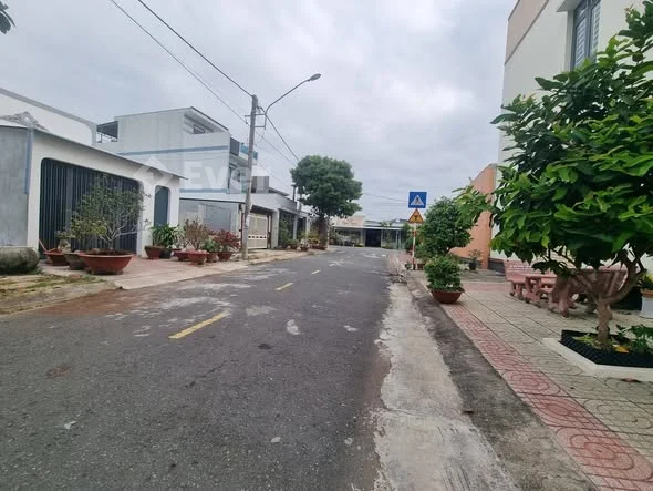 Đất nền phường Trà Vinh DT : 5 x 22,63m tổng 113,1m2 thổ cư, đã trừ vĩa hè, giấy thể hiện đường