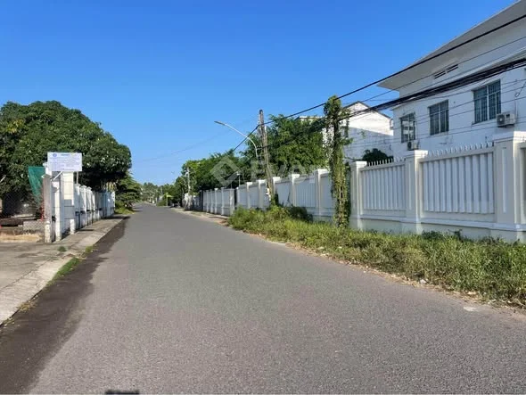 Chủ cần bán nền mặt tiền nhựa Lưu Hữu Phước đường cặp Sở Nông Nghiệp, cách Phạm Ngũ Lão 80m.