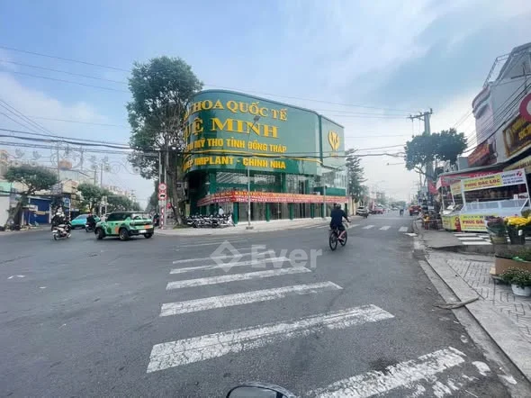 Nhà Mặt Tiền TRẦN NGỌC GIẢI
cách LÝ THƯỜNG KIỆT 80m
Nhà Cũ xây ở kiên cố
Giá chỉ: 3 tỷ 6 ( TL nhẹ )