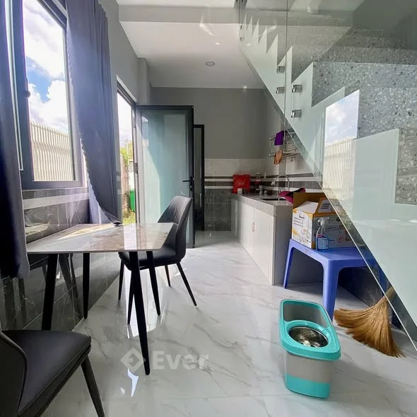 GIÁ BÁN LỖ 930TRGiá : 1 Tỷ 100TrGiảm 170Tr luôn .Tặng hết nội thất chỉ sách vali vô ở .