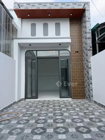 cần bán nhà mới xây xong Đường trước nhà hơn 2mĐt :4mx30m ( thổ cư chủ quyền nhà 100%)