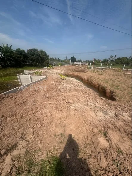 Đất nền wiew kênh có thổ cư...Đường ô tô lộ bê tông 3m .Diện tích:900m2 ngang mặt tiền 30