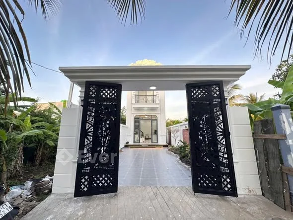 Nhà mới Trung An Mỹ Tho– sân vườn phía sau rộng 5m × 41m Hướng Tây
