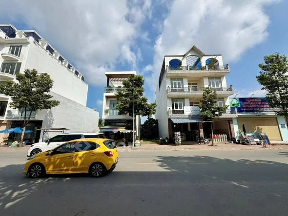 MẶT TIỀN NGUYỄN CÔNG BÌNH - CHỈ 4,4 TỶ Diện tích: ngang 5m X dài 23m (Full thổ) Giá chỉ 4,4 tỷ