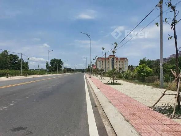 Đất nền thổ cư mặt tiền đường D10, sau lưng siêu thị Go. Giá 2ty/ 1 nền