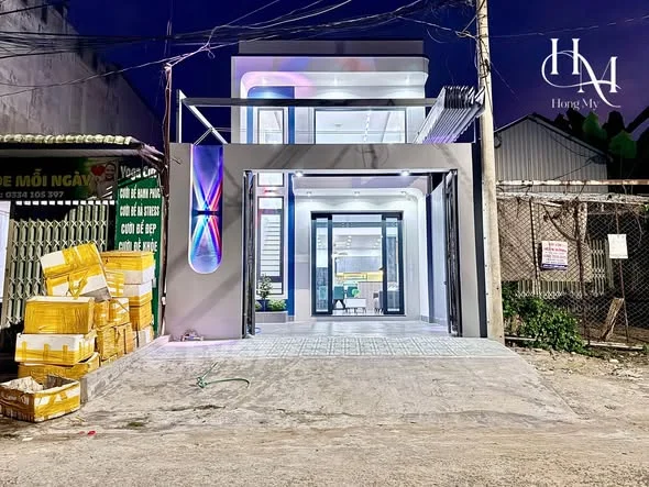 Nhà phố 1 lầu lửng sang trọng mặt tiền đường nhánh Phùng Há, gần chợ Phùng Há Mỹ Tho