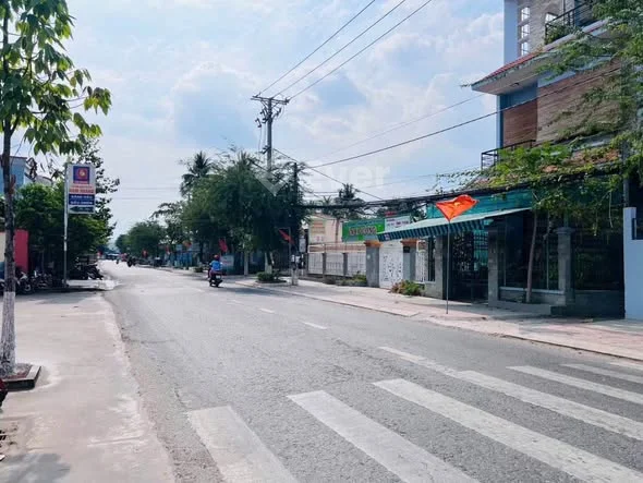 Bán nền đẹp mặt tiền TRẦN NGUYÊN HẢN Cách chợ cũ 500m, đối dien cây xăng