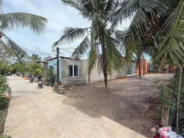 𝐍𝐂𝐂Hiếm …. Bán 1 nền dt lớn cực. đẹp ( Phường 7 Tp Bến Tre )Dt: 187m2 ngang 7m