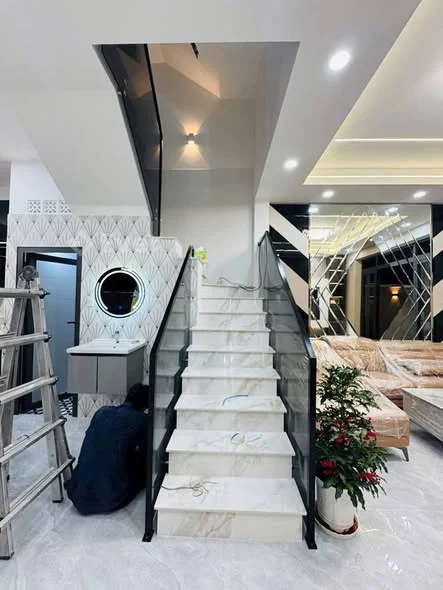 Bán nhà mặt tiền Đoàn Thị NghiệpDiện tích ngang 5m dài 20m ( thổ cư chủ quyền nhà