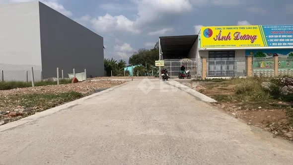 Bán đất TDT 13 x 22 = 286 m2 CLN. Lên thổ bình thường. Đất hướng đông gần siêu thị Coopmart Mỹ Tho.