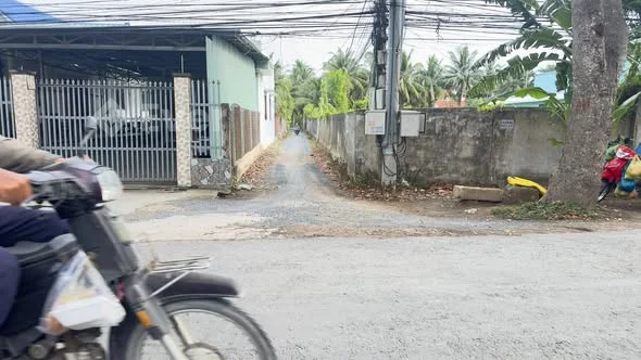 Đất DT 4 x 22 = 88 m2 thổ cư. Đất hướng nam. Đường Trần Văn Hiển vào hẻm 150 mét.