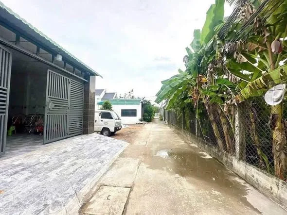 - Chính chủ gửi bán lô đất thổ cư hẻm 239 Nguyễn Văn Rành, phường 7, tp Tân An, Long An (cũ)