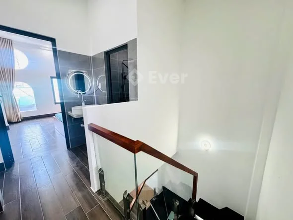 NHÀ TRUNG TÂM PHƯỜNG MỸ THO , NHÀ CÁCH ĐƯỜNG NHỰA NGUYỄN HUỲNH ĐỨC 50M , HẺM XE HƠI 4M