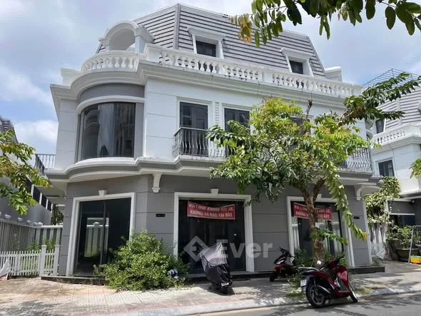 BÁN CĂN VILLA VINCOM CÀ MAU + Vị trí: Căn Villa Vincom mặt tiền đường số 4A + Diện tích : 10 * 15m