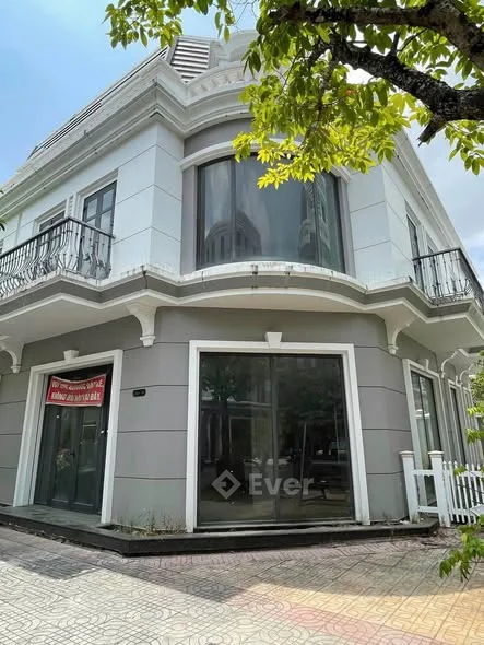 BÁN CĂN VILLA VINCOM CÀ MAU
+ Vị trí: Căn Villa Vincom mặt tiền đường số 4A
+ Diện tích : 10 * 15m