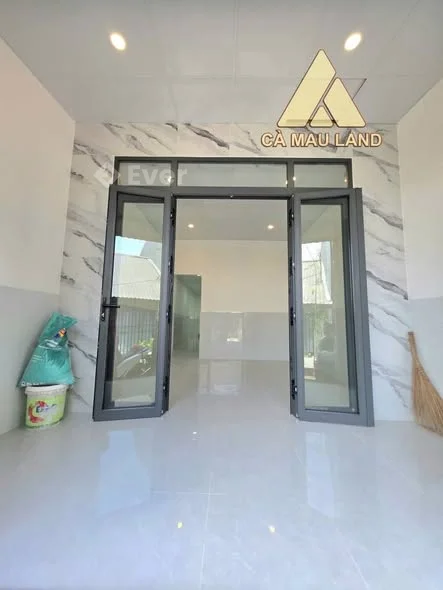 NHÀ MỚI TINH HẺM 78 CÁCH TRẦN HƯNG ĐẠO CHỈ 100M, NGAY TRUNG TÂM PHƯỜNG TÂN THÀNH (P5 CŨ) CÀ MAU