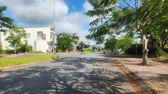 B.ÁN 2 NỀN  – ĐƯỜNG SỐ 8, KDC TRÀNG AN 
 Vị trí đẹp – đường lớn lộ giới 28m
 Diện tích: 5m x 20m / n - Thỏa thuận - 100m²