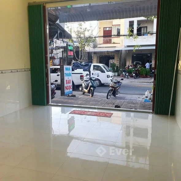 Chủ kẹt vốn, bán lại nhà mặt tiền , đất thổ cư ,%có vải trọ 8 phòng ,đ đường Nguyễn Thị Minh khai