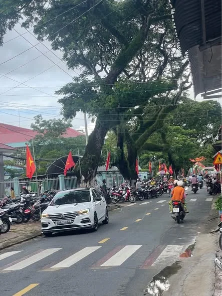 CẦN BÁN NHÀ – CHUYỂN NƠI CÔNG TÁC Nhà 1 trệt 1 lầu, 2 phòng ngủ, ô tô đi thoải mái