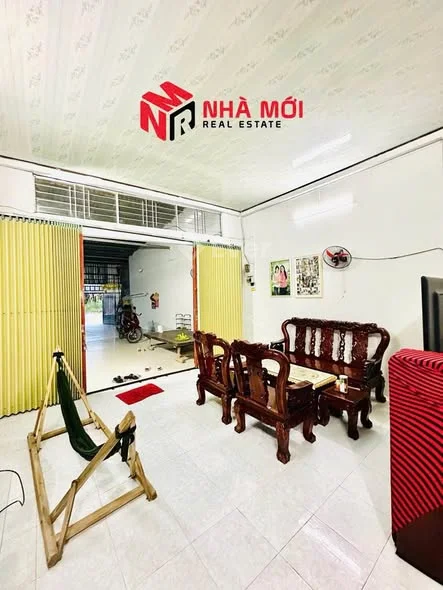 Bán Nhà cấp 4 gồm 1PK, 1PN, Bếp, WC ( Phòng Khách và sân trươc trước rộng rãi)