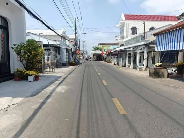 BÁN NHÀ CẤP 4 MẶT TIỀN ĐƯỜNG TRẦN KHÁNH DƯ. An Hoà - Rạch Giá
Diện tích: 5,56m x 16,55m full thổ cư - 2,69 tỷ - 90m²